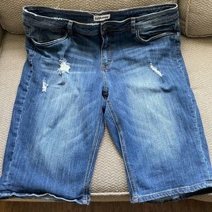 Dollhouse Distressed Shorts size 20